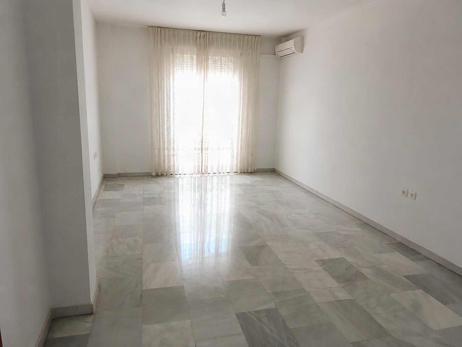 020-SALON-COMEDOR SIN MUEBLES
